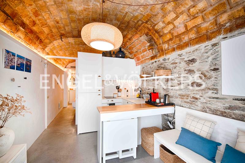 Foto a27c8b7b-ab61-4c56-abc5-1b069bebba0e. Casa adosada autenticidad y rentabilidad en el corazón – casa con licencia turística y estudio independiente en Cadaqués