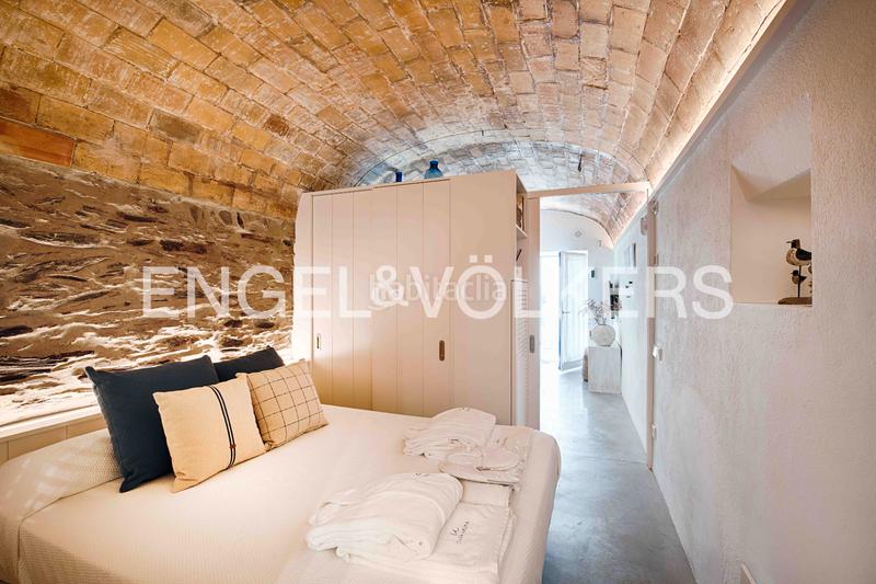 Foto be4315f3-5c34-4864-9ee3-175adf0f4278. Casa adosada autenticidad y rentabilidad en el corazón – casa con licencia turística y estudio independiente en Cadaqués