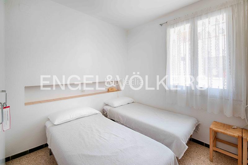 Foto ef77945d-fea2-4451-986e-601ebd6d4c6e. Casa adosada autenticidad y rentabilidad en el corazón – casa con licencia turística y estudio independiente en Cadaqués