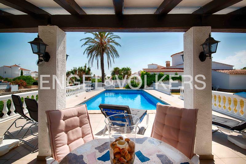 Foto 0dd9a8de-bd5a-45f8-aa29-4c6e66c66691. Chalet con camino parcheggio piscina in Francolí - Freser - Noguera Empuriabrava