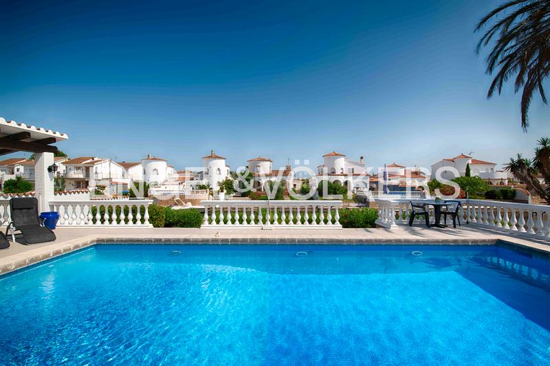 Foto 4096c8a3-6490-4ce0-bd91-9e54672379a5. Chalet con camino parcheggio piscina in Francolí - Freser - Noguera Empuriabrava
