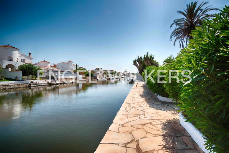 Foto 57810da6-0a12-486d-a6e6-4b000f90bf01. Chalet con camino parcheggio piscina in Francolí - Freser - Noguera Empuriabrava