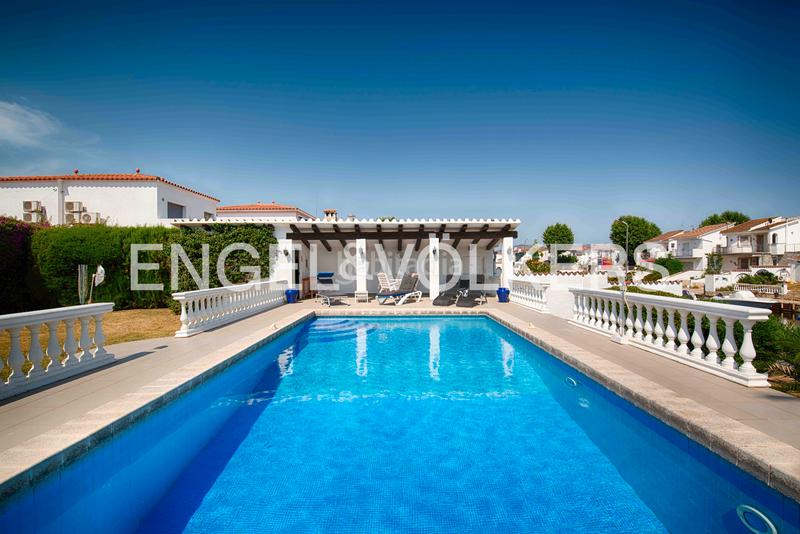 Foto 67e0ad7d-ba02-4741-ba20-d914600d0668. Chalet con camino parcheggio piscina in Francolí - Freser - Noguera Empuriabrava