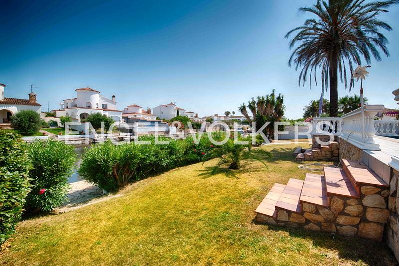 Foto 6f2fe436-ceb9-46d3-840e-d5eddfa7e415. Chalet con camino parcheggio piscina in Francolí - Freser - Noguera Empuriabrava
