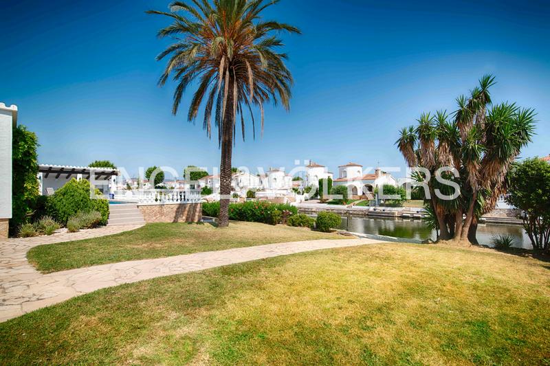 Foto 836a017d-06a3-45aa-af85-813fb70377a2. Chalet con camino parcheggio piscina in Francolí - Freser - Noguera Empuriabrava