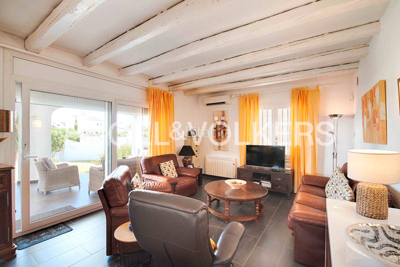 Foto b586b86e-f305-4fa1-b5ee-a31bb95094fd. Chalet con camino parcheggio piscina in Francolí - Freser - Noguera Empuriabrava