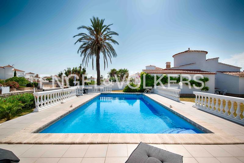 Foto bdcddb87-75d6-4bc4-8568-46a49be7634a. Chalet con camino parcheggio piscina in Francolí - Freser - Noguera Empuriabrava