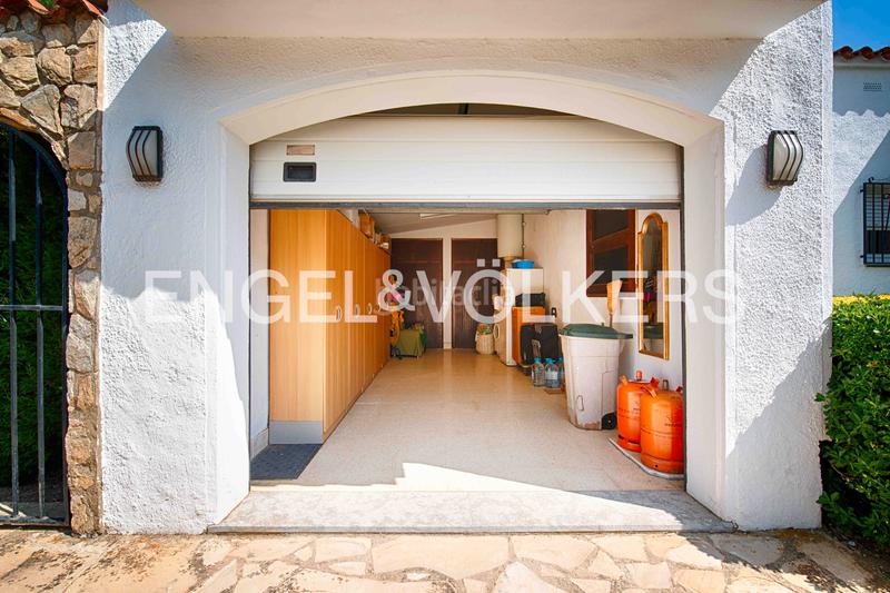 Foto c5aa9784-5237-45aa-938f-68e69ce24b90. Chalet con camino parcheggio piscina in Francolí - Freser - Noguera Empuriabrava