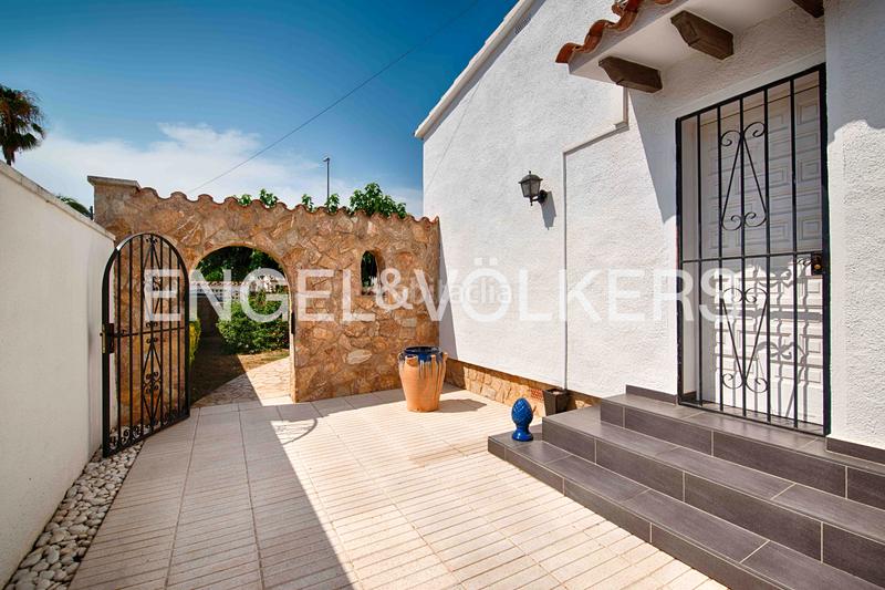 Foto ef3bf34d-d5ec-4d5f-8f1b-248e153e647e. Chalet con camino parcheggio piscina in Francolí - Freser - Noguera Empuriabrava