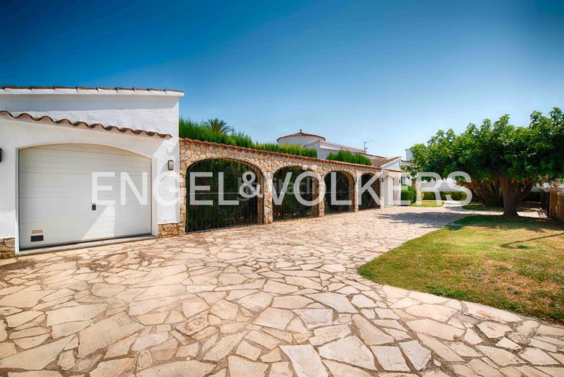 Foto f79d474b-73a0-48be-b021-69a51b1214b9. Chalet con camino parcheggio piscina in Francolí - Freser - Noguera Empuriabrava