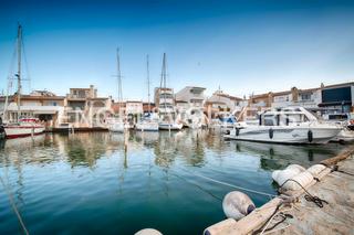 Casa adossada  Carrer port rhodes. Casa moderna con amarre de 8x3 m cerca de la salida al mar