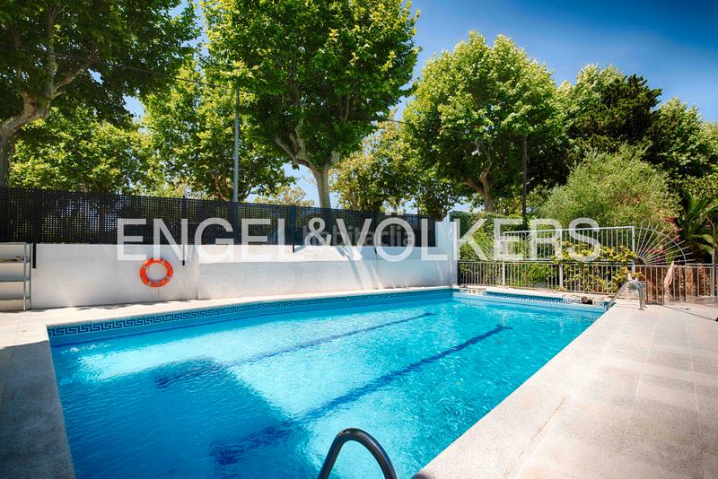 Foto 405fe1e4-32d0-4d36-afb9-048e967413f0. Apartamento piso en planta baja con terraza y acceso a piscina comunitaria en Empuriabrava