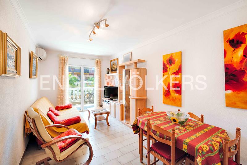 Foto c31b7ead-3768-440d-8f37-fc9e2db0f4cc. Apartamento piso en planta baja con terraza y acceso a piscina comunitaria en Empuriabrava