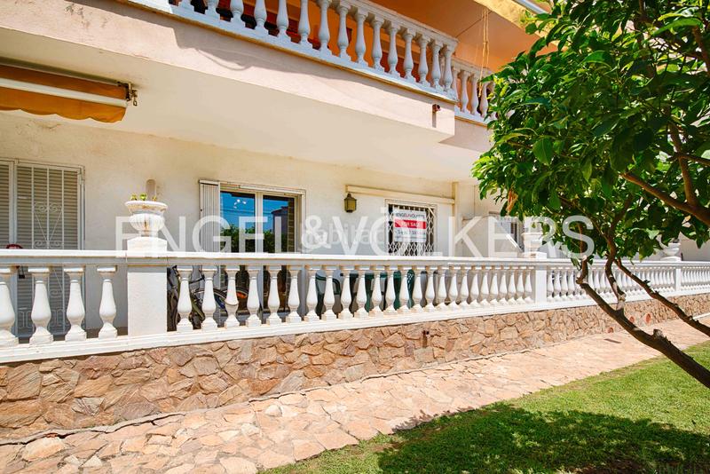 Foto e412acd3-ce84-4e82-b928-c0400330c008. Apartamento piso en planta baja con terraza y acceso a piscina comunitaria en Empuriabrava