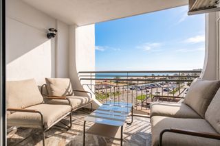 Duplex  Passatge bahia. Dúplex renovado con vistas al mar y al canal