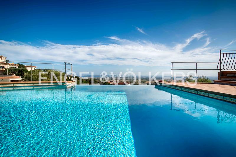 Foto 5b460df3-f434-465d-88d0-3a02c40f9c60. Chalet exclusiva villa con encanto y vistas panorámicas en Palau-saverdera