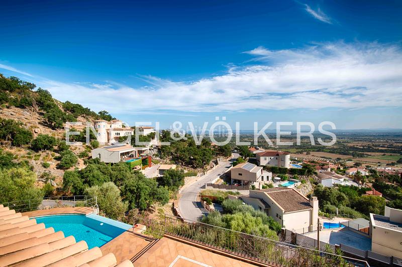 Foto 8cb63638-a0d1-47f8-9308-1ddbbd10e5e4. Chalet exclusiva villa con encanto y vistas panorámicas en Palau-saverdera