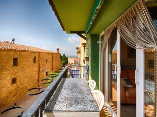 Maison jumelée  Carrer nou. Casa rústica en el centro de palau saverdera