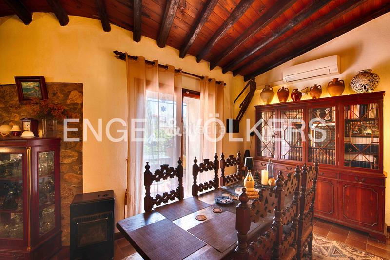 Foto 0f95d0de-33cc-4a11-953a-e103ff74b068. Casa adossada amb xemeneia calefacció a Garriguella