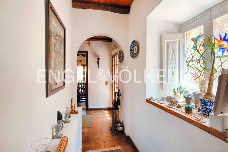 Foto 33d37a3f-a272-4b48-b4a7-676b518948eb. Casa adossada amb xemeneia calefacció a Garriguella