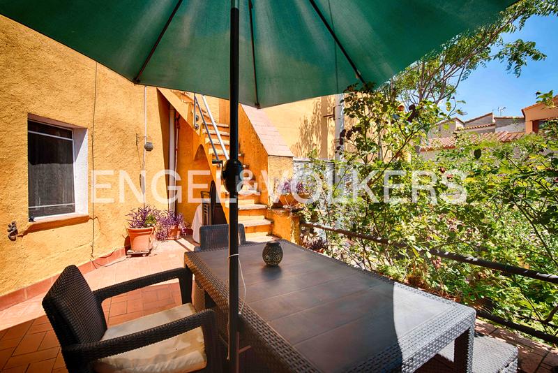 Foto 559a362b-d31d-410f-9640-448bb3a25b66. Casa adossada amb xemeneia calefacció a Garriguella