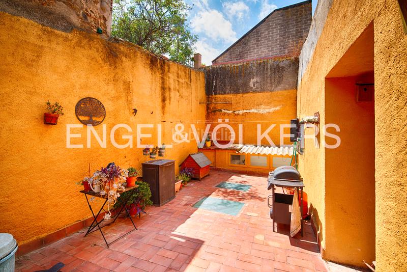 Foto 5a44ae3e-5039-4df9-914e-e1fb4caf262e. Casa adossada amb xemeneia calefacció a Garriguella