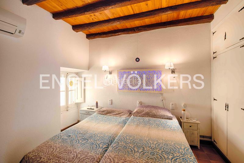 Foto bd16b651-10fe-45d2-b5f7-1181c5b1a2bc. Casa adossada amb xemeneia calefacció a Garriguella