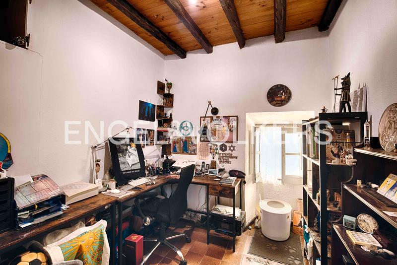 Foto c1fecc2e-98a2-419b-9852-54856fef26e9. Casa adossada amb xemeneia calefacció a Garriguella