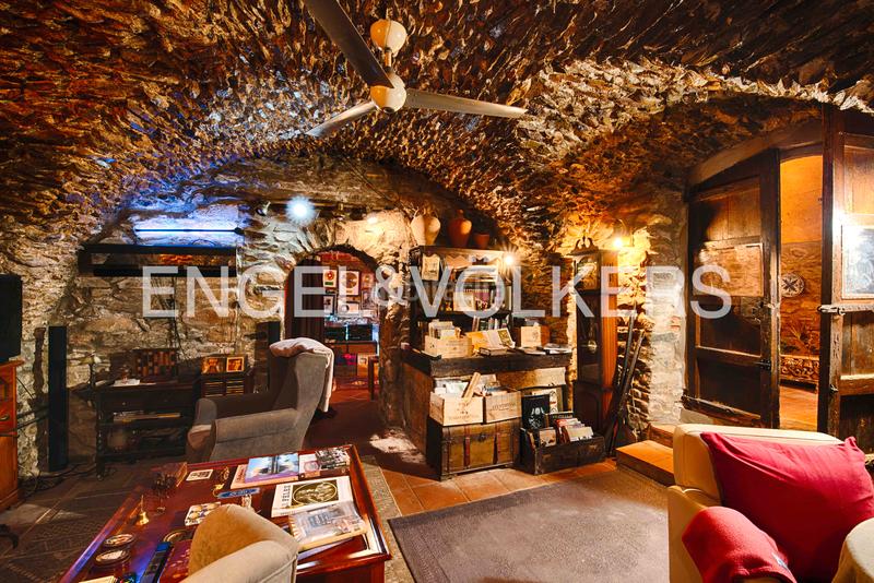 Foto d4c4a0d9-9651-4369-8c4e-b0a35bc8a71b. Casa adossada amb xemeneia calefacció a Garriguella