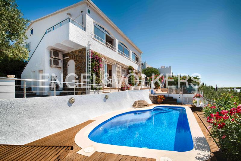 Foto 6e9dcfd5-2960-4f13-9e8e-121c95d734e8. Casa villa con impresionantes vistas en Puig Rom-Canyelles-Almadrava Roses