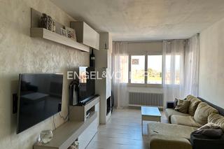 Etagenwohnung  Carrer del sud. Piso bien comunicado a pocos minutos de la rambla de figueres