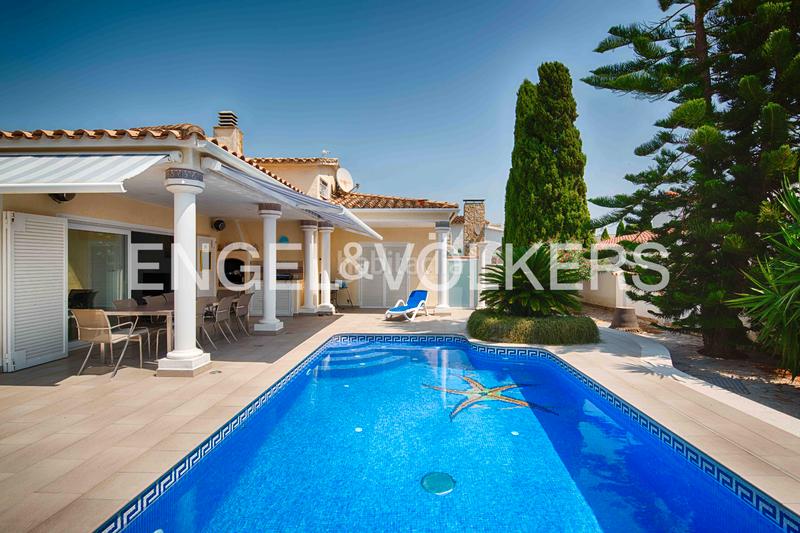 Foto 23f40f17-5f43-4149-8f53-a4b5dff685da. Maison avec parking piscine dans Peni Empuriabrava