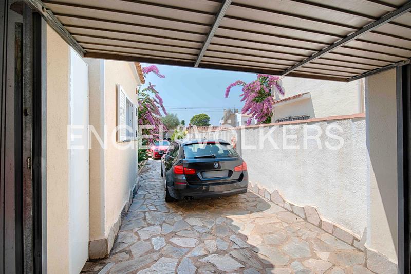 Foto 3d295f2d-9d2d-46f7-9eac-a54c98de8ea5. Maison avec parking piscine dans Peni Empuriabrava