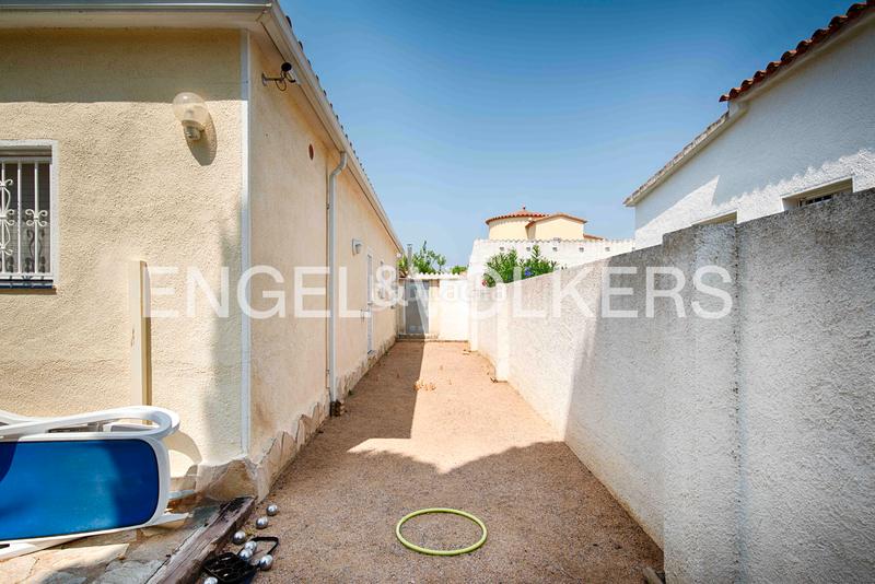 Foto 8fc48ee8-f9e9-4629-b949-2c7801e2e6e0. Maison avec parking piscine dans Peni Empuriabrava