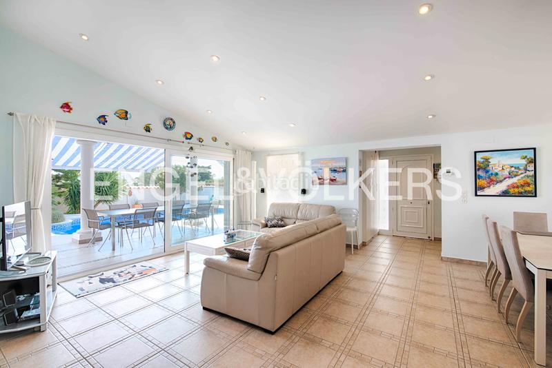 Foto 9ad6a3ee-13cd-4f90-9a22-656de3ab1a65. Maison avec parking piscine dans Peni Empuriabrava