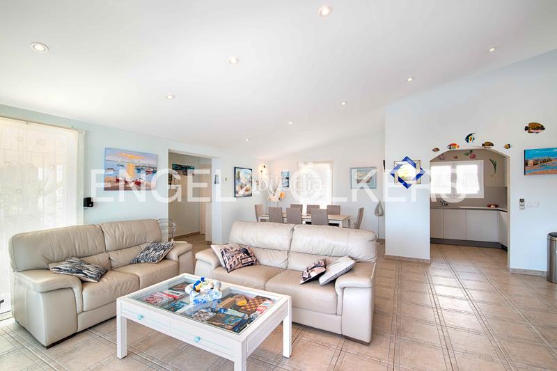 Foto edfade31-42e4-4127-9b6c-515dcc39747d. Maison avec parking piscine dans Peni Empuriabrava