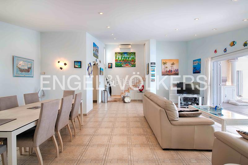 Foto efe85efb-ce33-4952-83eb-4fc0bb9014b0. Maison avec parking piscine dans Peni Empuriabrava