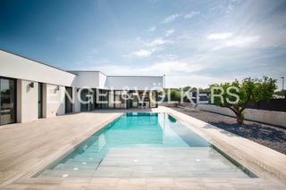 Maison  Carrer de comamillana. Casa moderna de lujo en sant climent sescebes