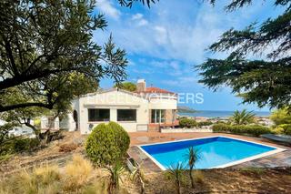 Chalet  Carrer josep maria de sagarra. Propiedad con vistas al mar y piscina en llançà
