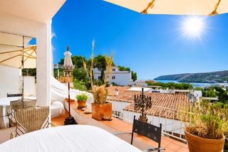 Pis a Camí port lligat 61. Amplio apartamento con terraza y vistas espectaculares al mar