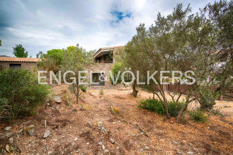 Foto 742bddcb-2326-4aff-9827-6b0c5746e584. Casa  contemporánea de piedra con terrazas, gran garaje y acabados de alta gama en Cadaqués