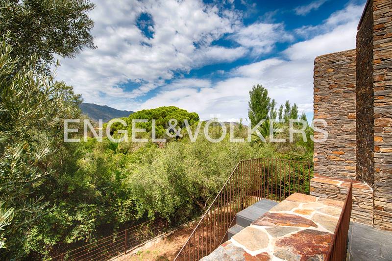 Foto 535c4ef5-68c2-4a42-b8d6-1e277d12733f. Casa  contemporánea de alto standing con jardín, estudio independiente y posibilidad de piscina en Cadaqués
