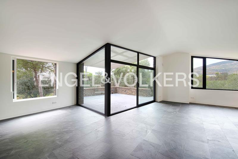 Foto 6559781f-0fce-41d5-9b0d-1e5195ad1d18. Casa  contemporánea de alto standing con jardín, estudio independiente y posibilidad de piscina en Cadaqués