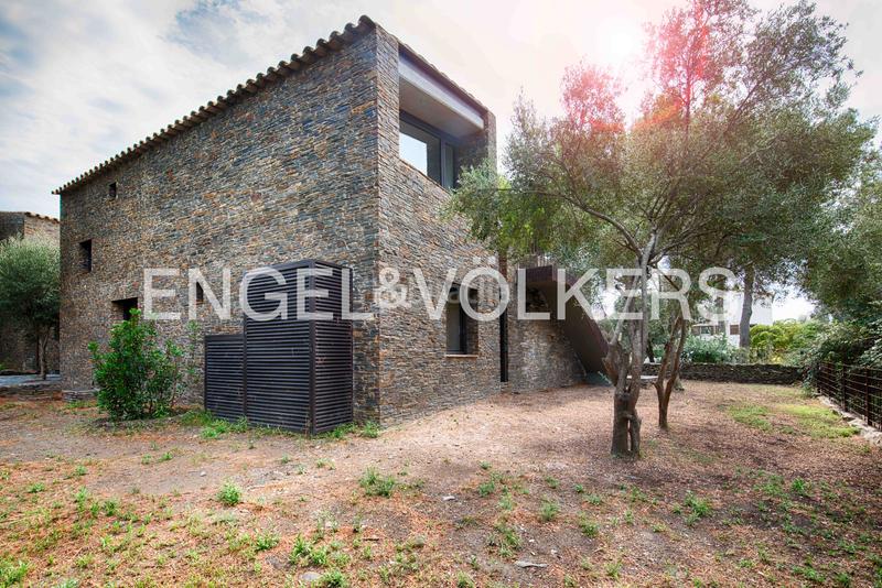 Foto a2970f0d-015f-4e2a-8887-e133e88ecc6f. Casa  contemporánea de alto standing con jardín, estudio independiente y posibilidad de piscina en Cadaqués