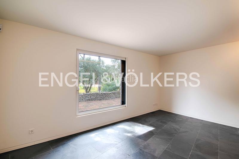 Foto a70846fb-a2da-4cc1-bfcc-0c4f30dd41b2. Casa  contemporánea de alto standing con jardín, estudio independiente y posibilidad de piscina en Cadaqués