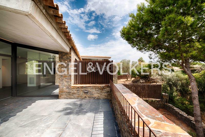 Foto a76a6eb4-c135-4285-b0d3-640b7e6003f0. Casa  contemporánea de alto standing con jardín, estudio independiente y posibilidad de piscina en Cadaqués