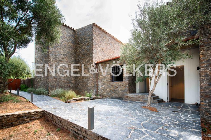 Foto c4902832-c3f9-469d-af1f-b98b2349a417. Casa  contemporánea de alto standing con jardín, estudio independiente y posibilidad de piscina en Cadaqués