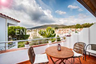 Appartement  Camí port lligat. Encantador ático con terraza soleada y licencia turística en cad