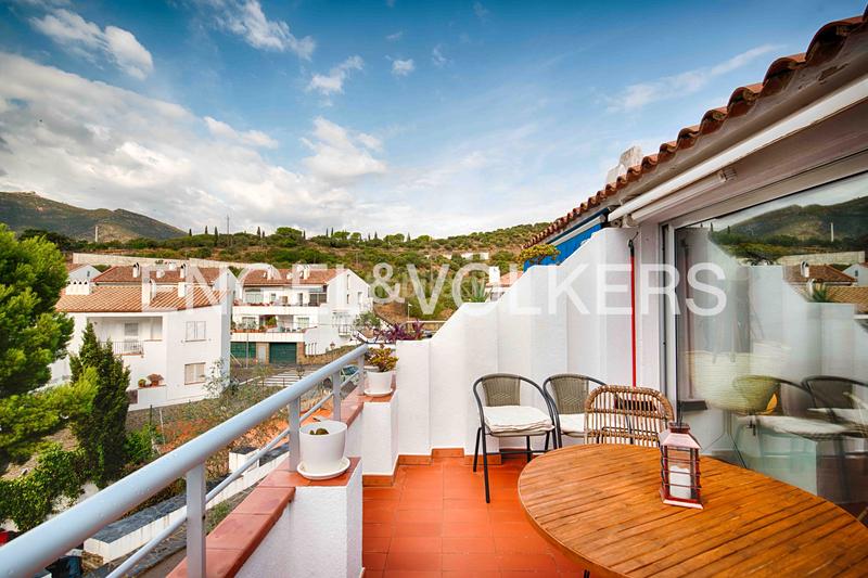Foto 217c031d-d7cb-4335-9ee4-0768f74780d4. Apartamento encantador ático con terraza soleada y licencia turística en Cadaqués