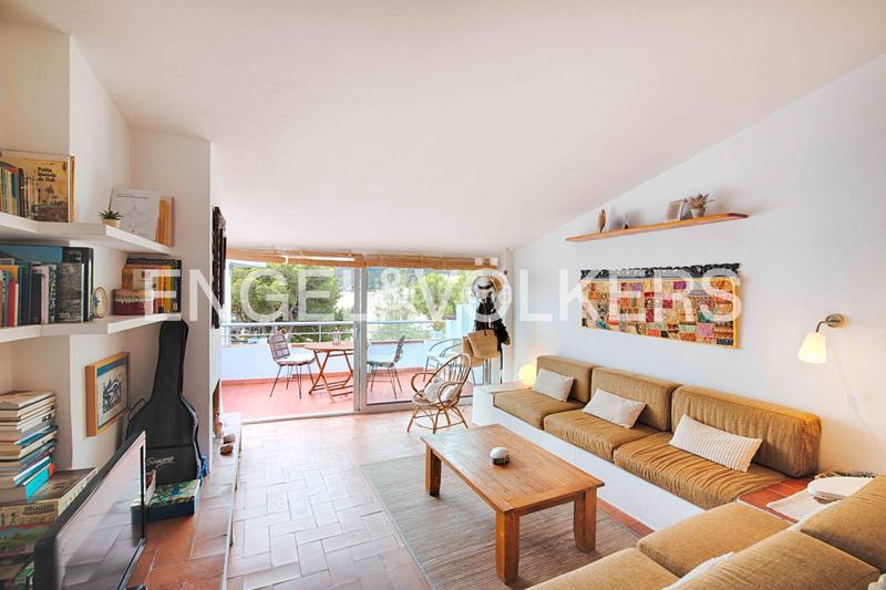 Foto 5e9c15ed-7a3f-4c39-9ba2-8183d4320c79. Apartamento encantador ático con terraza soleada y licencia turística en Cadaqués